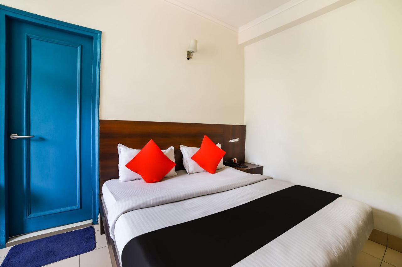 Capital O 48354 The Nest New Delhi Bagian luar foto